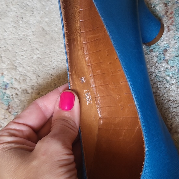 Chic Mihara Leather Teal Heels - Picture 11 of 15